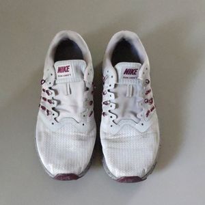 Nike running shoes size 8